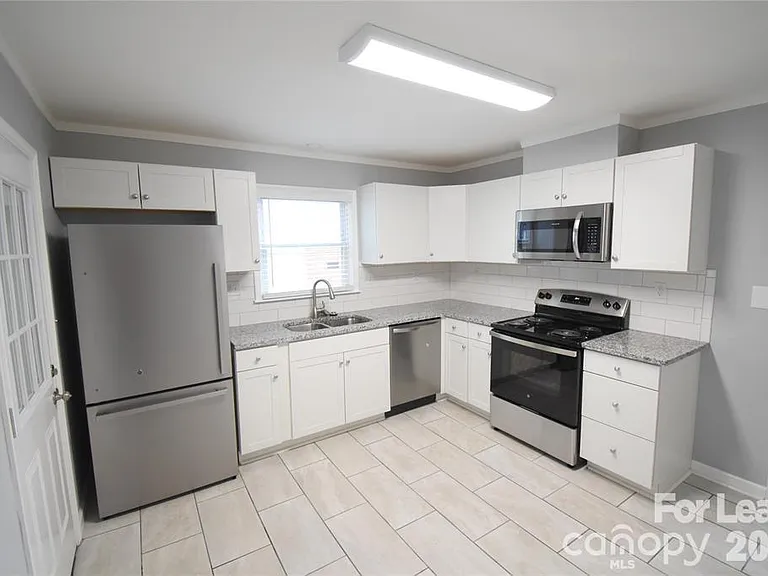 924 Edgegreen Dr — Photo 13