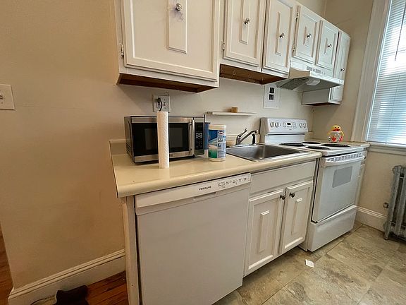 2nd image of 52 Strathmore Rd APT 7