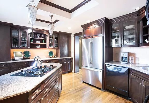 5th image of 425 E 86th St #9BC
