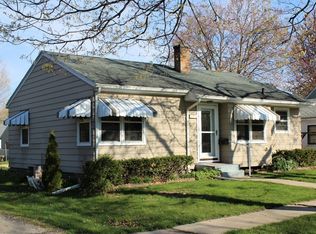 303 S Hall St, Morrison, IL 61270