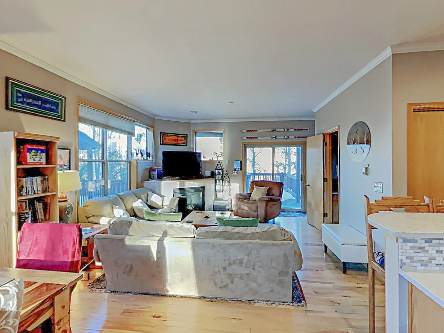 3 bed, 3.5 bath, 1500 sqft, $6,800 — Photo 4