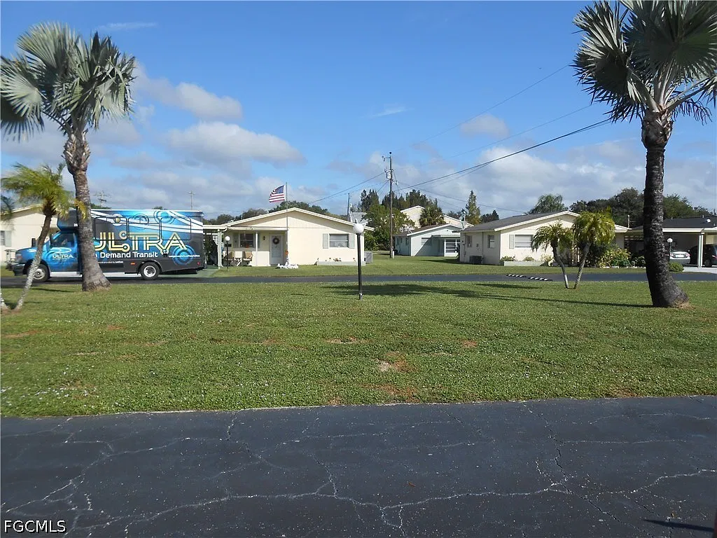 2 bed, 2.0 bath, 990 sqft, $1,200 — Photo 3