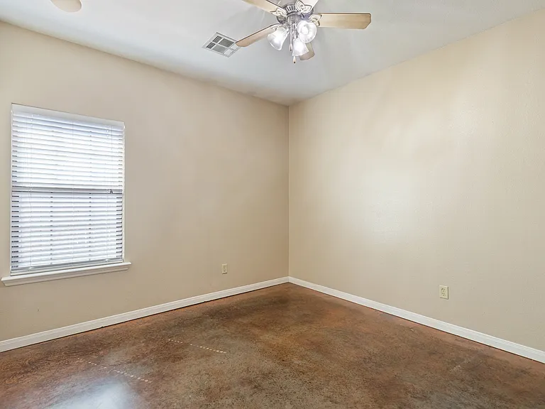 304 Wagon Wheel Cir — Photo 5