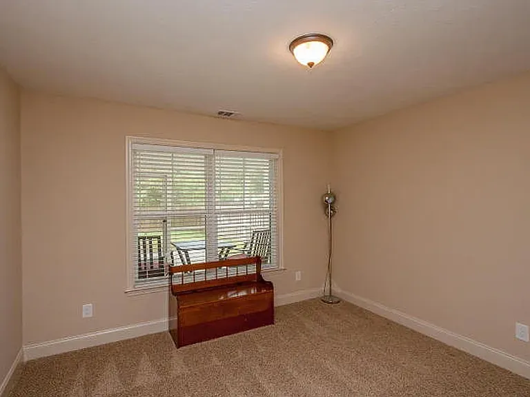 1004 Barrett Dr — Photo 17
