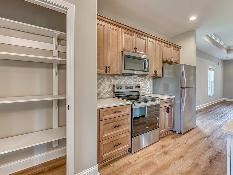 221 Monroe Dr — Photo 22