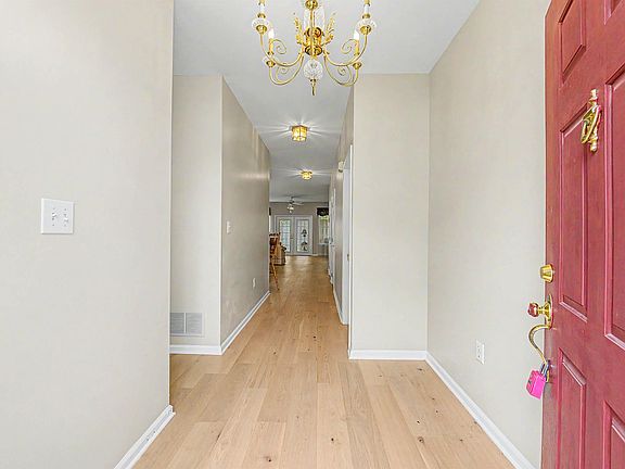 3rd image of 506 Weston Dr