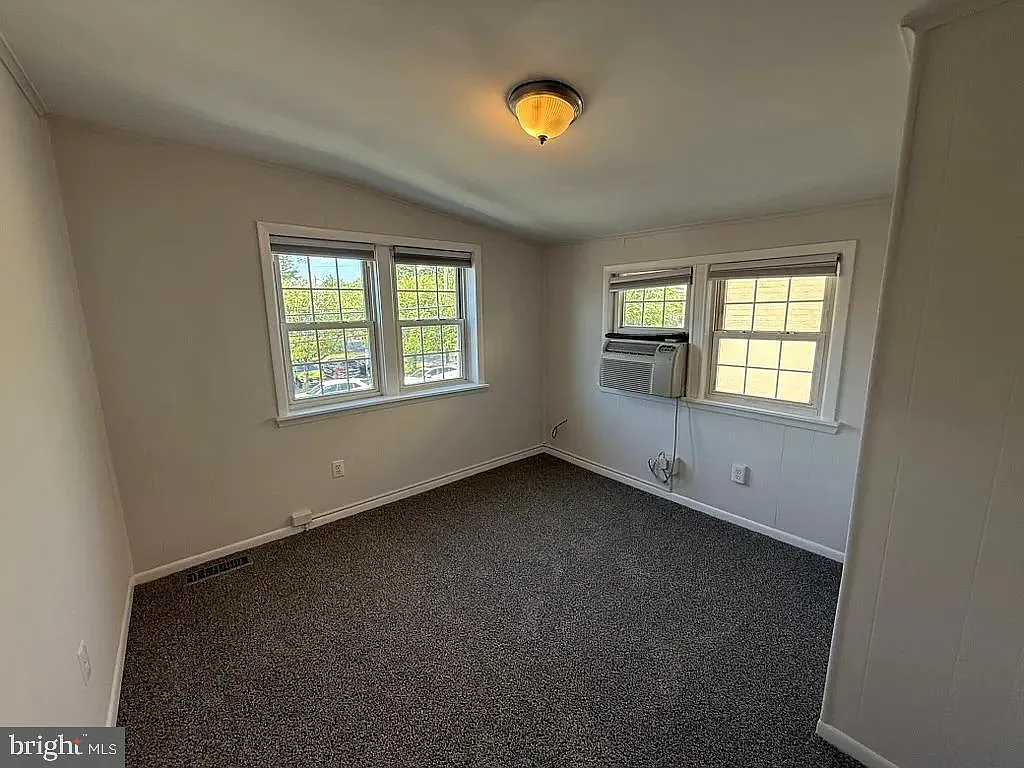 Studio, 300 sqft, $1,495 — Photo 4