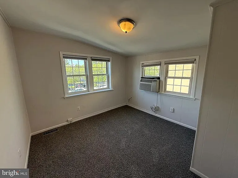 2642 N Pershing Dr #1 — Photo 4