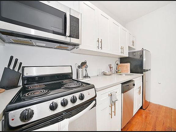 5th image of 462 9th Ave APT 4