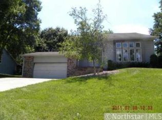 2098 Pin Oak Dr, Eagan, MN 55122