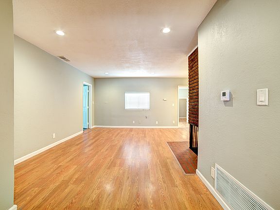 4th image of 7647 De Soto Ave