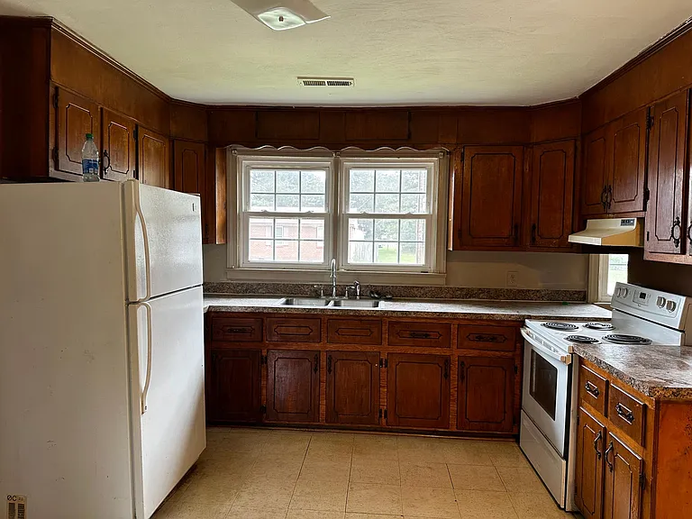 111 Britt St — Photo 4