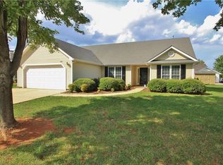 3687 Wood Cove Dr, High Point, NC 27265