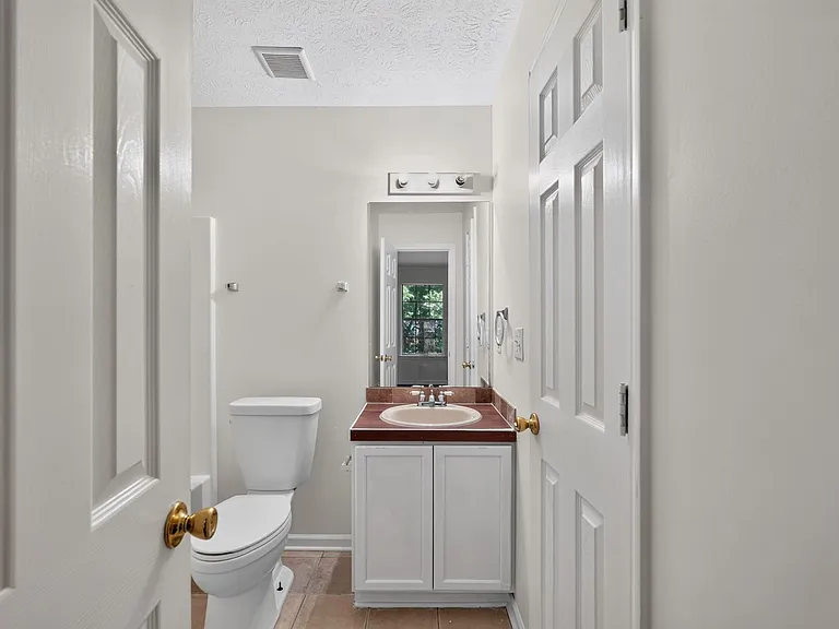 327 Autumn Lake Dr — Photo 17