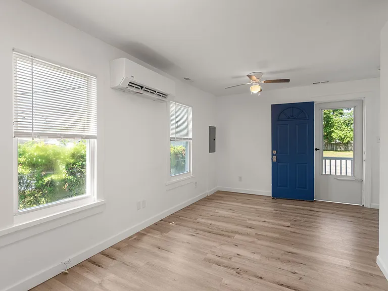 42 Riverside Ave — Photo 5