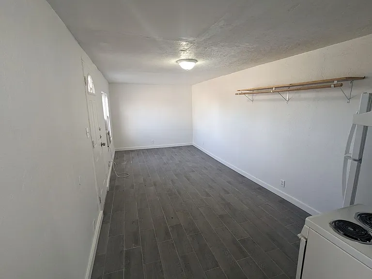 700 W 1st St — Photo 3