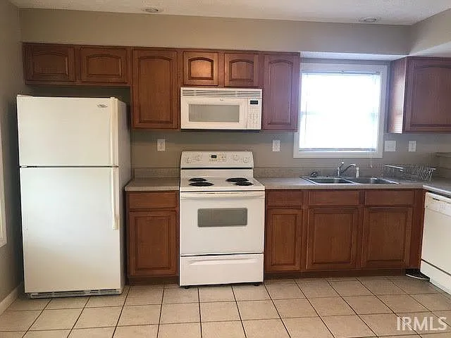 3 bed, 2.5 bath, 1240 sqft, $1,600 — Photo 4