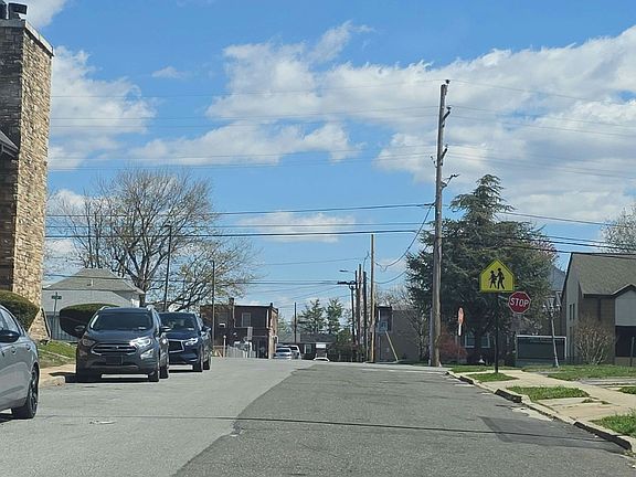 4th image of 1219 Laurel Rd