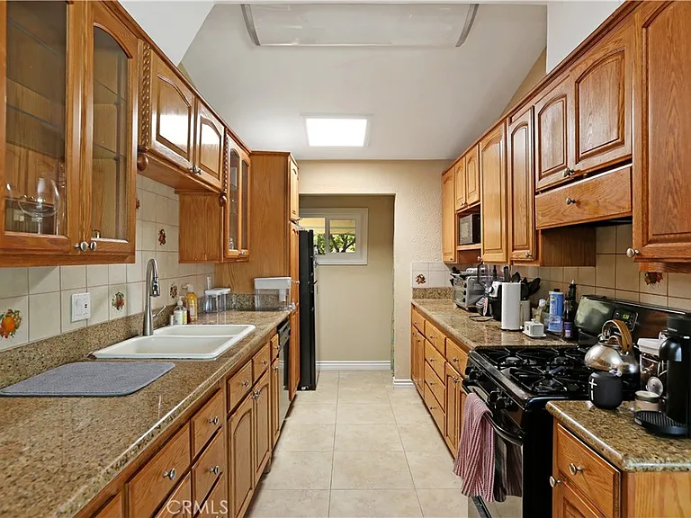 526 N Emerald Dr — Photo 21