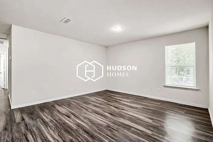 3 bed, 2.0 bath, 980 sqft, $1,099 — Photo 3