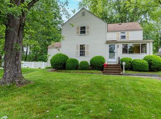 17 Spruce St, Exeter, NH 03833