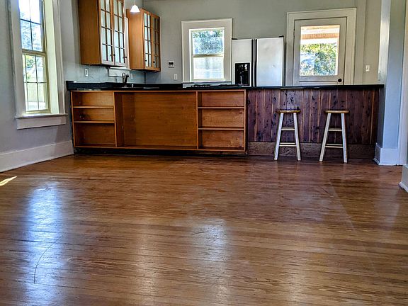 2nd image of 903 NW 17th Ave