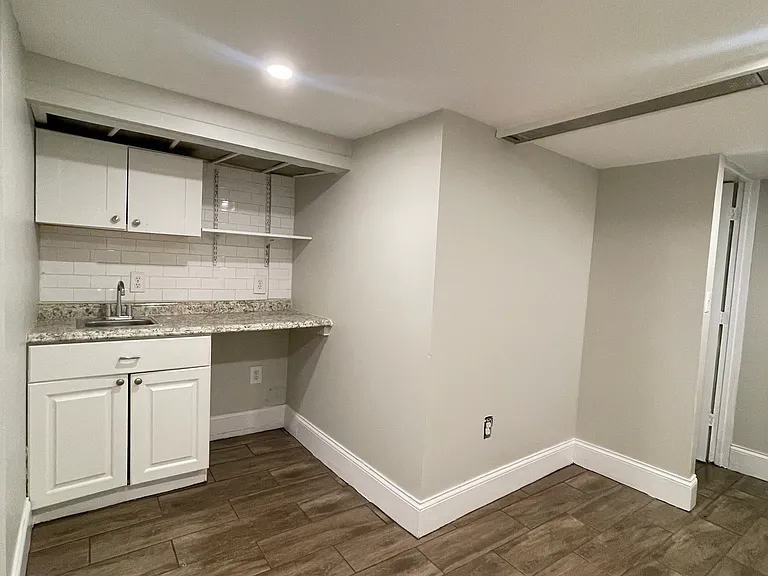 162 Nelson Ave #G2 — Photo 2