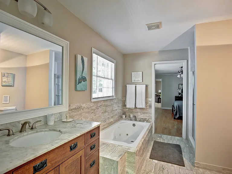 2885 Duke Of Gloucester St — Photo 19