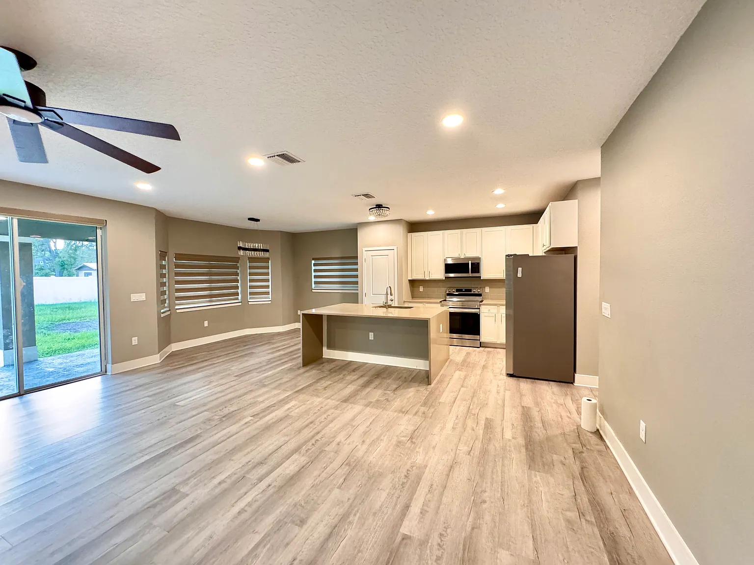 3 bed, 2.5 bath, 2078 sqft, $2,400 — Photo 3