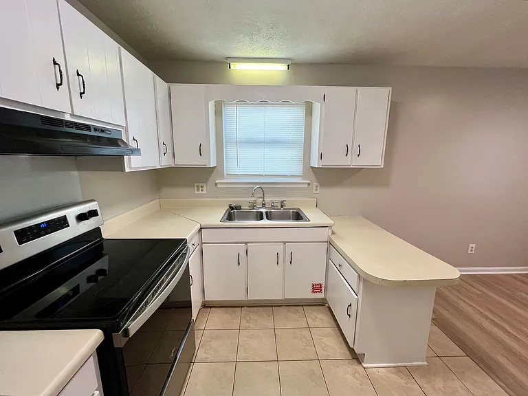 1649B S Beltline Blvd — Photo 8