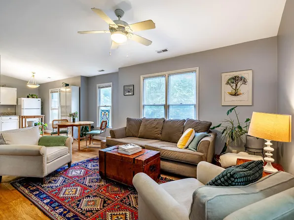 121 Westview Dr APT 22, Carrboro, NC 27510