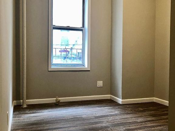 4th image of 3255 Steinway St Ste B