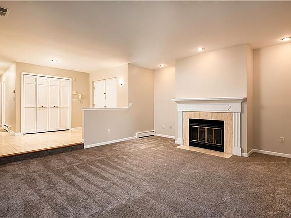 4th image of 180 Castlebrook Ln