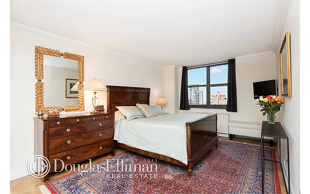Rented by Douglas Elliman | media 11