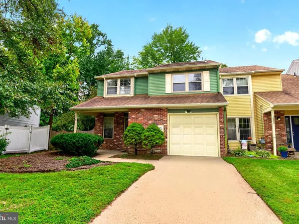 237 Foxwood Ln, Marlton, NJ 08053