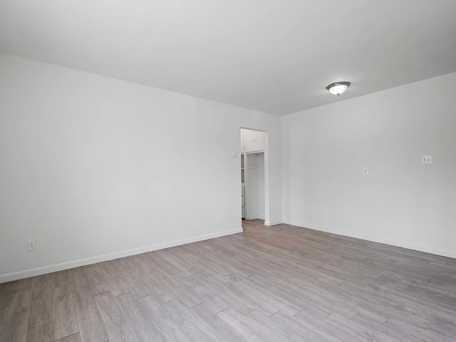 1 bed, 700 sqft, $750 — Photo 2