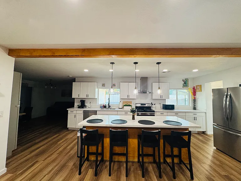 7814 N 32nd Ave — Photo 3