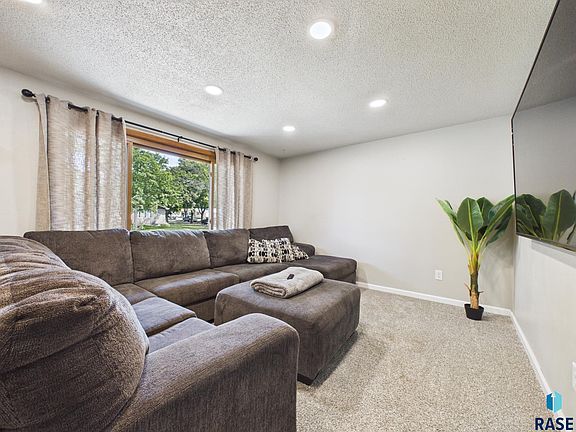 3rd image of 1112 Forest St