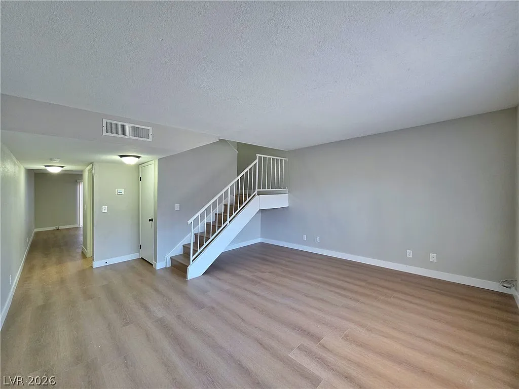 2 bed, 1.5 bath, 1215 sqft, $1,400 — Photo 2