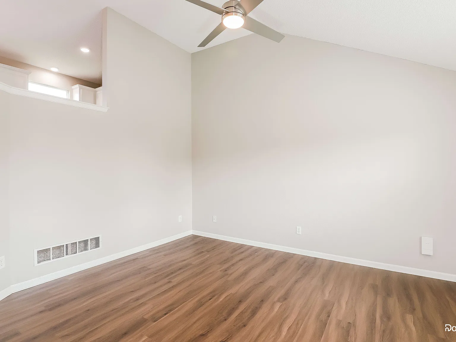 3 bed, 2.5 bath, 1518 sqft, $2,215 — Photo 4