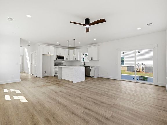 5th image of 830 Whispering Tide Ct. Unit B