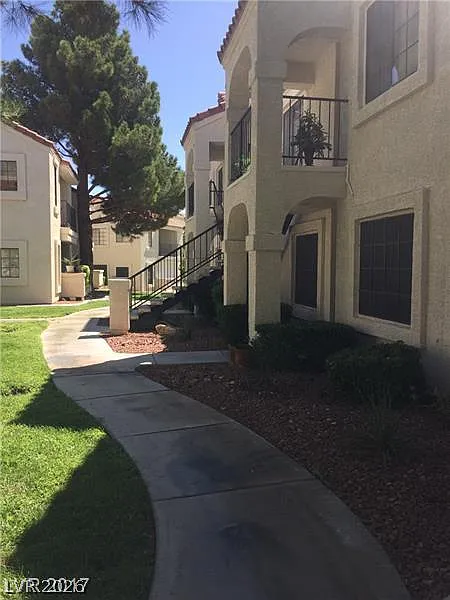 2 bed, 2.0 bath, 884 sqft, $1,245 — Photo 3
