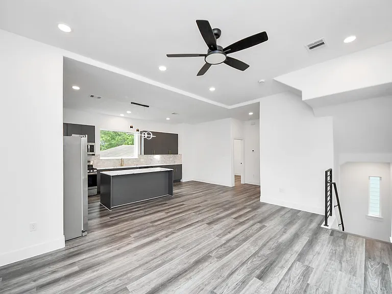 2709 Dennis St — Photo 14