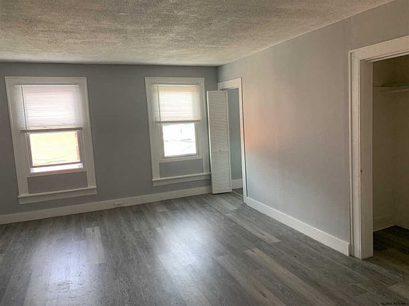 2nd image of 4 Ashland Pl #3