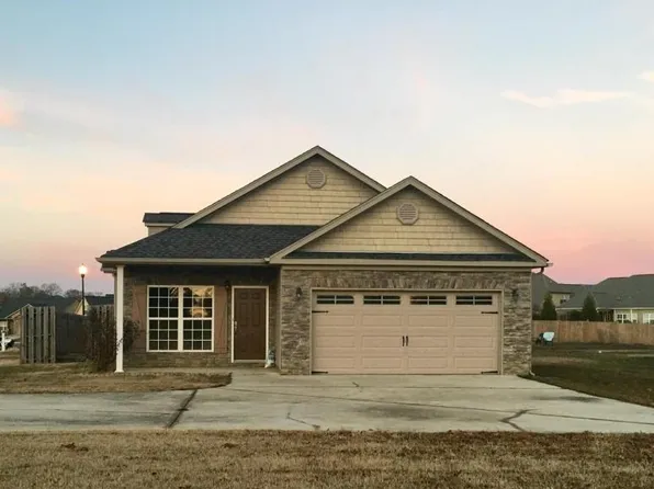 8100 Bluegill Cir, Ooltewah, TN 37363