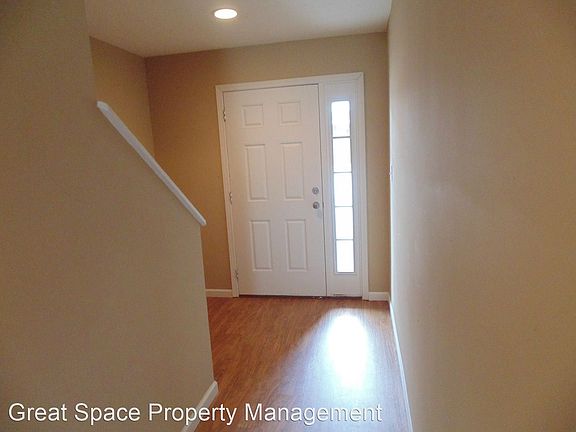3rd image of 648 Stowe Ct APT 2C