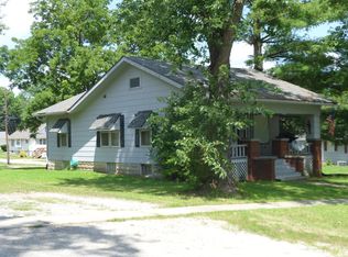 821 E 2nd St, Cameron, MO 64429