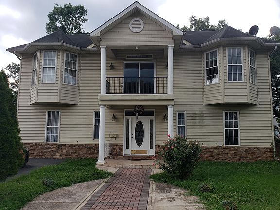 2nd image of 10131 Lomond Dr