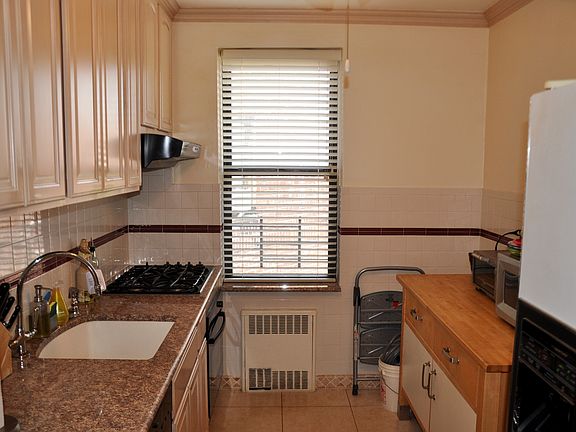 3rd image of 71-11 Yellowstone Blvd #7-O