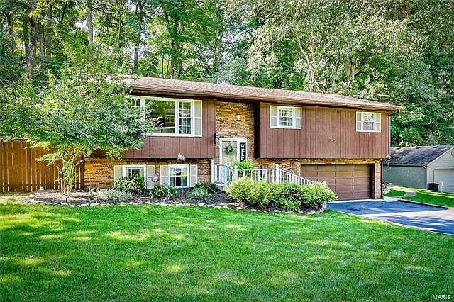 1st image of 10 Oakleigh Dr
